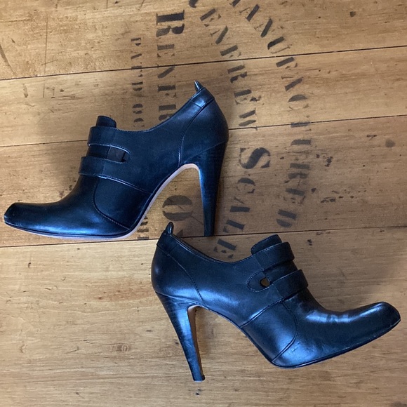 2 for $10 Max Studio Black Leather Shoe - Picture 10 of 11